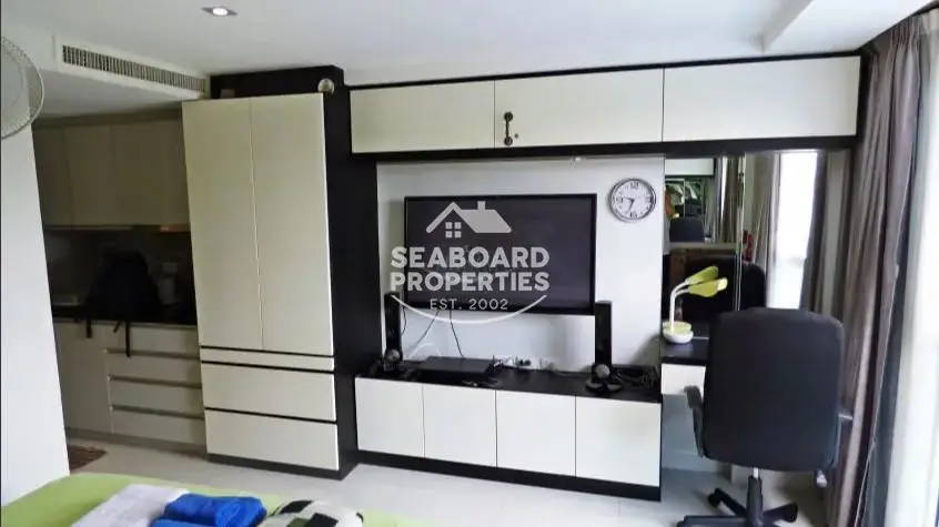 Novana Residence Pattaya Fitted Wardrobe Storage & Dressing Desk
