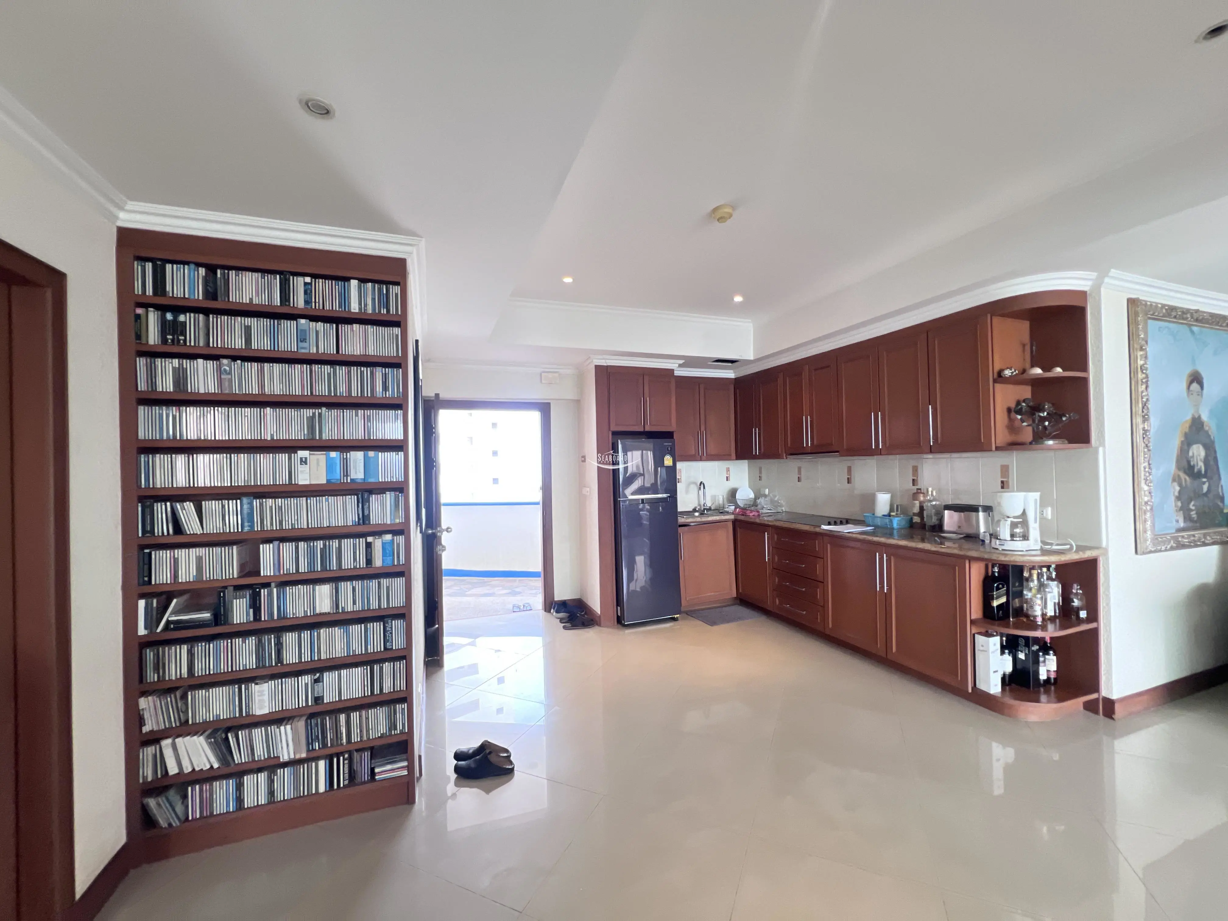 Jomtien Plaza Condo for Sale on Jomtien Beach