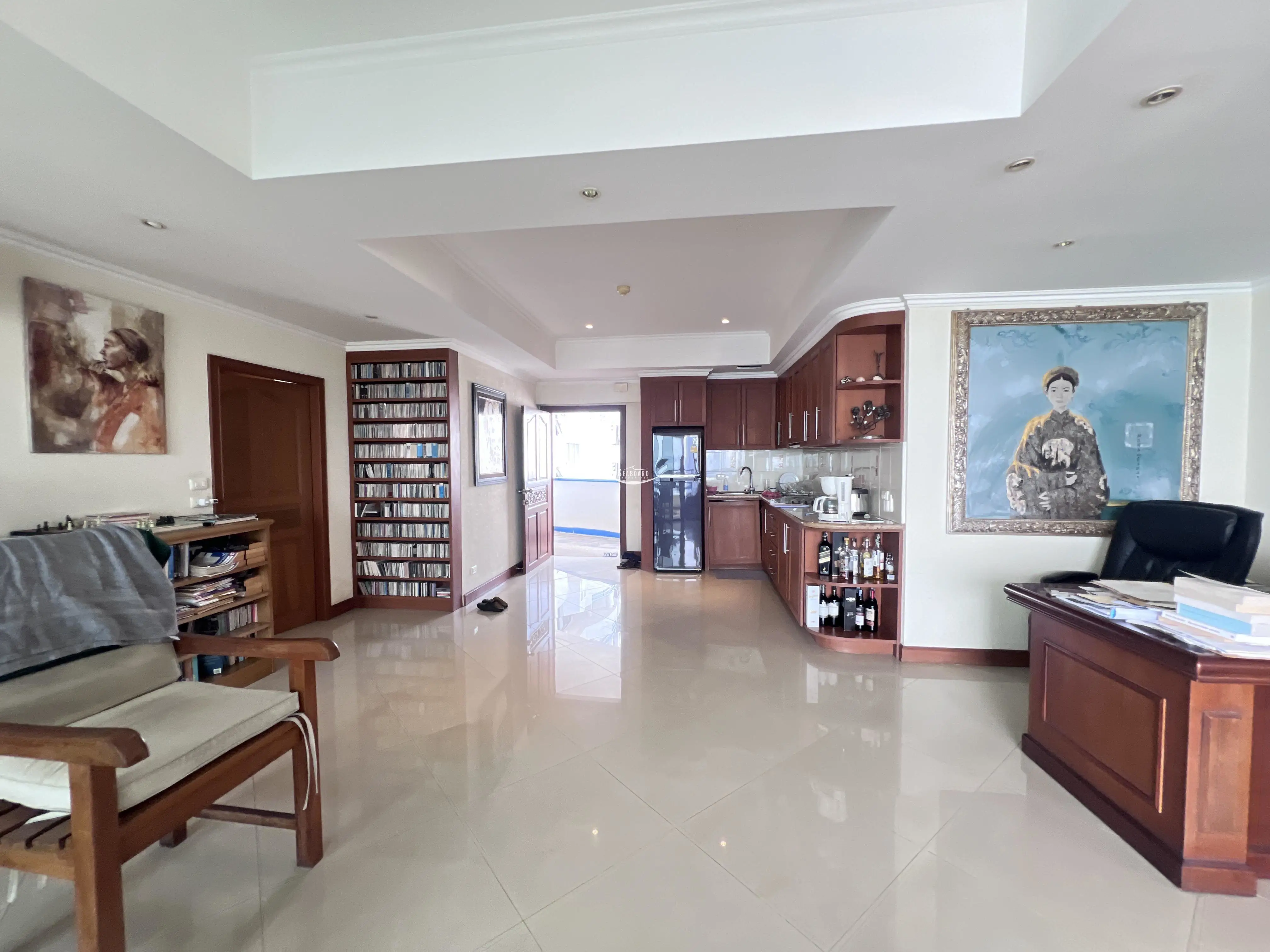 Jomtien Plaza Condo for Sale on Jomtien Beach