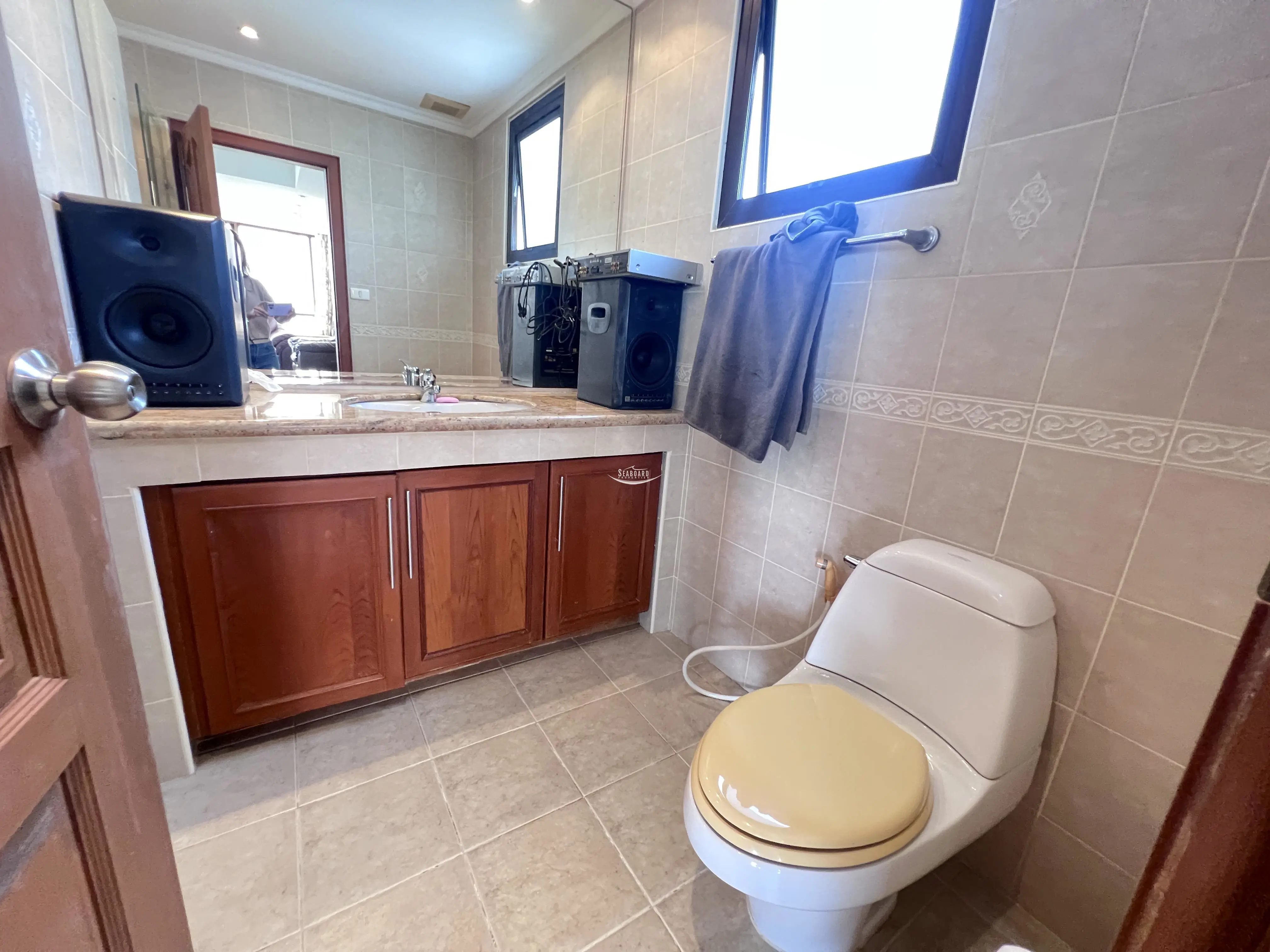 Jomtien Plaza Condo for Sale on Jomtien Beach