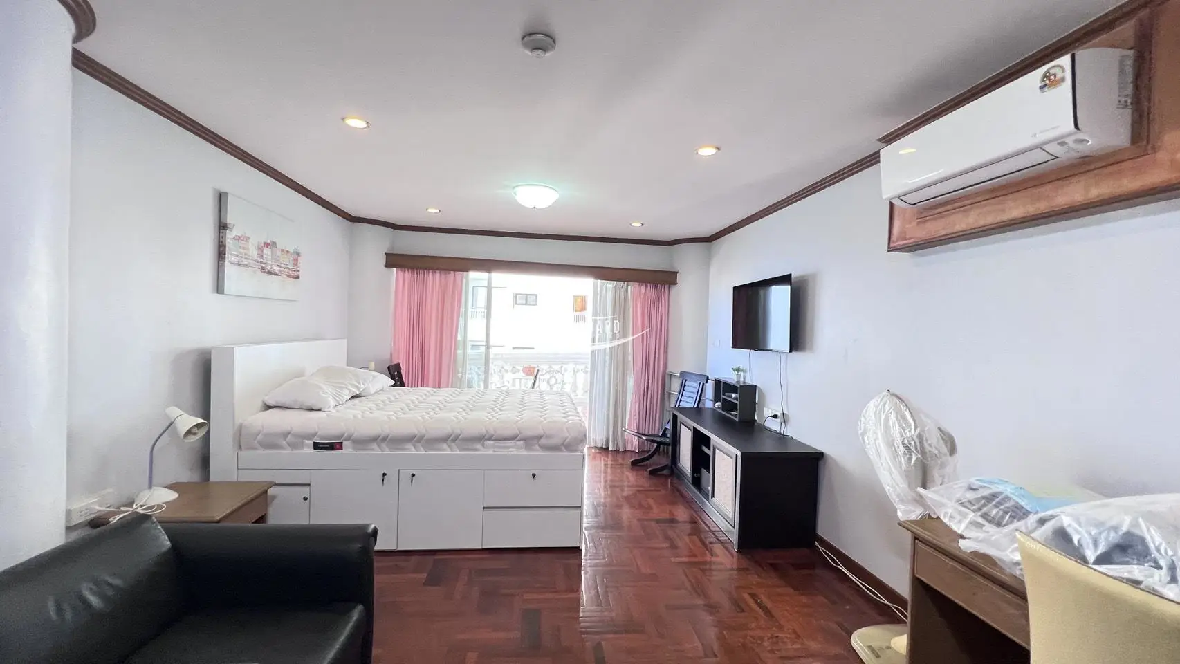 Park Beach Condominium For Rent  in Wongamat Beach