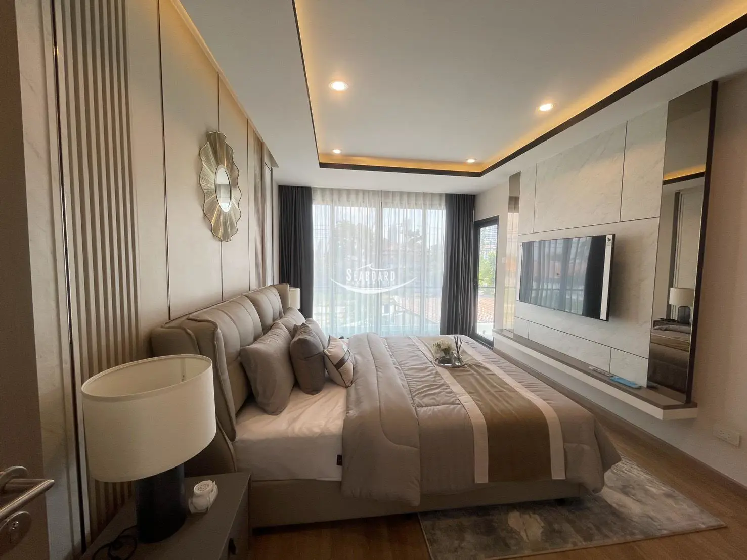 modern-bedroom-pool-view-villa-pattaya