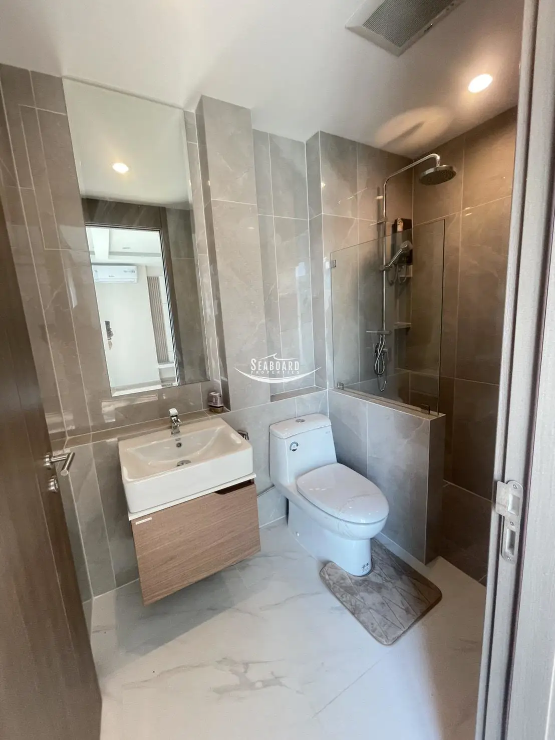 modern-ensuite-bathroom-pattaya-property