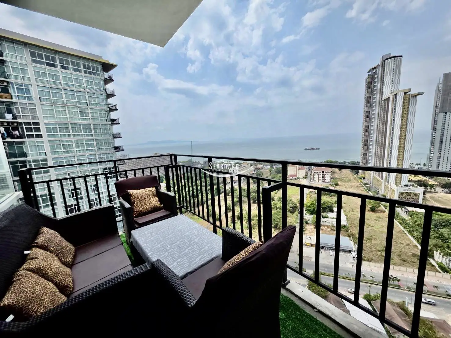 The Twin Tower Condominium for rent in Jomtien 
