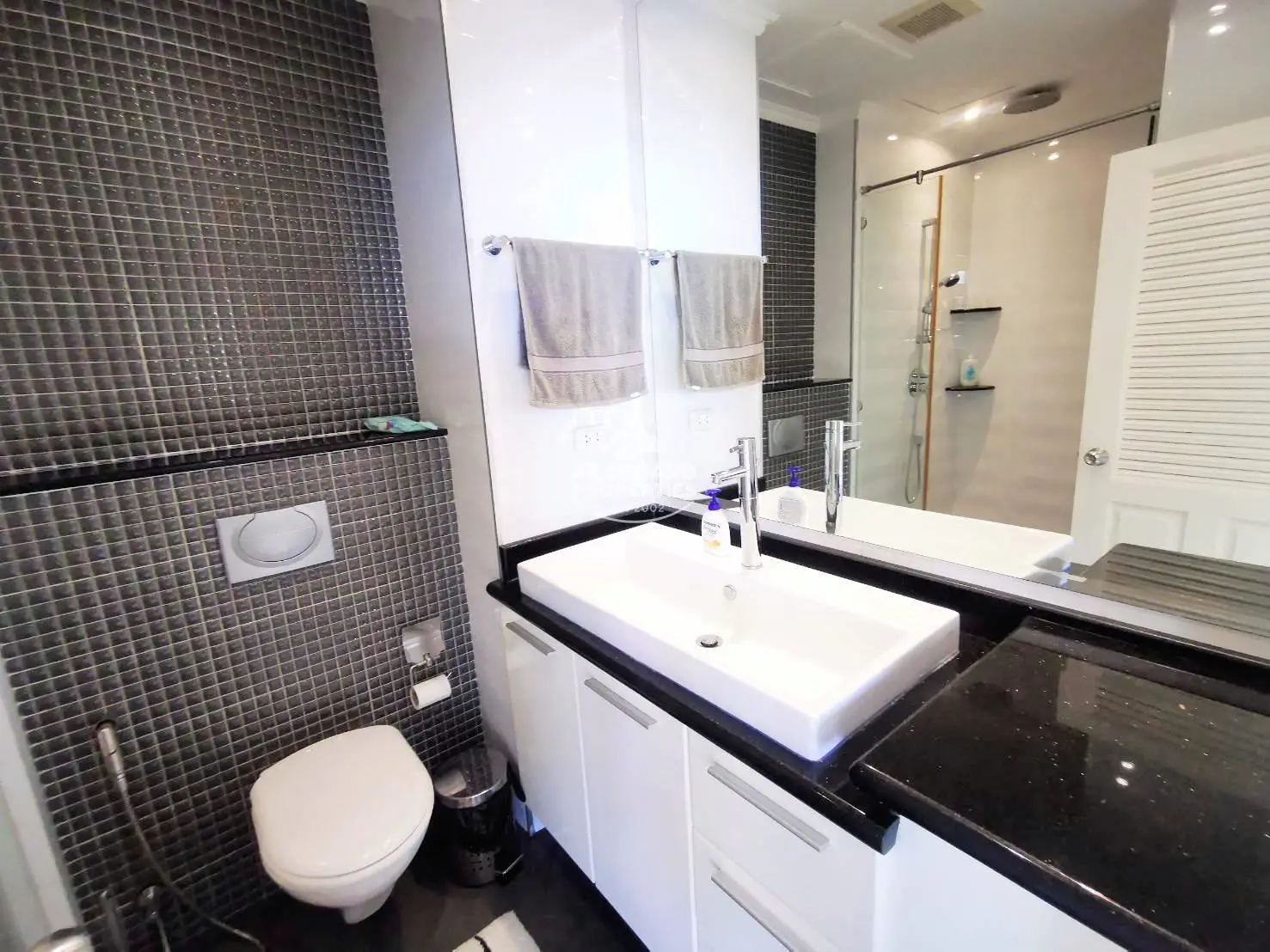 Guest Bathroom View Talay 6 Pattaya Real Estate