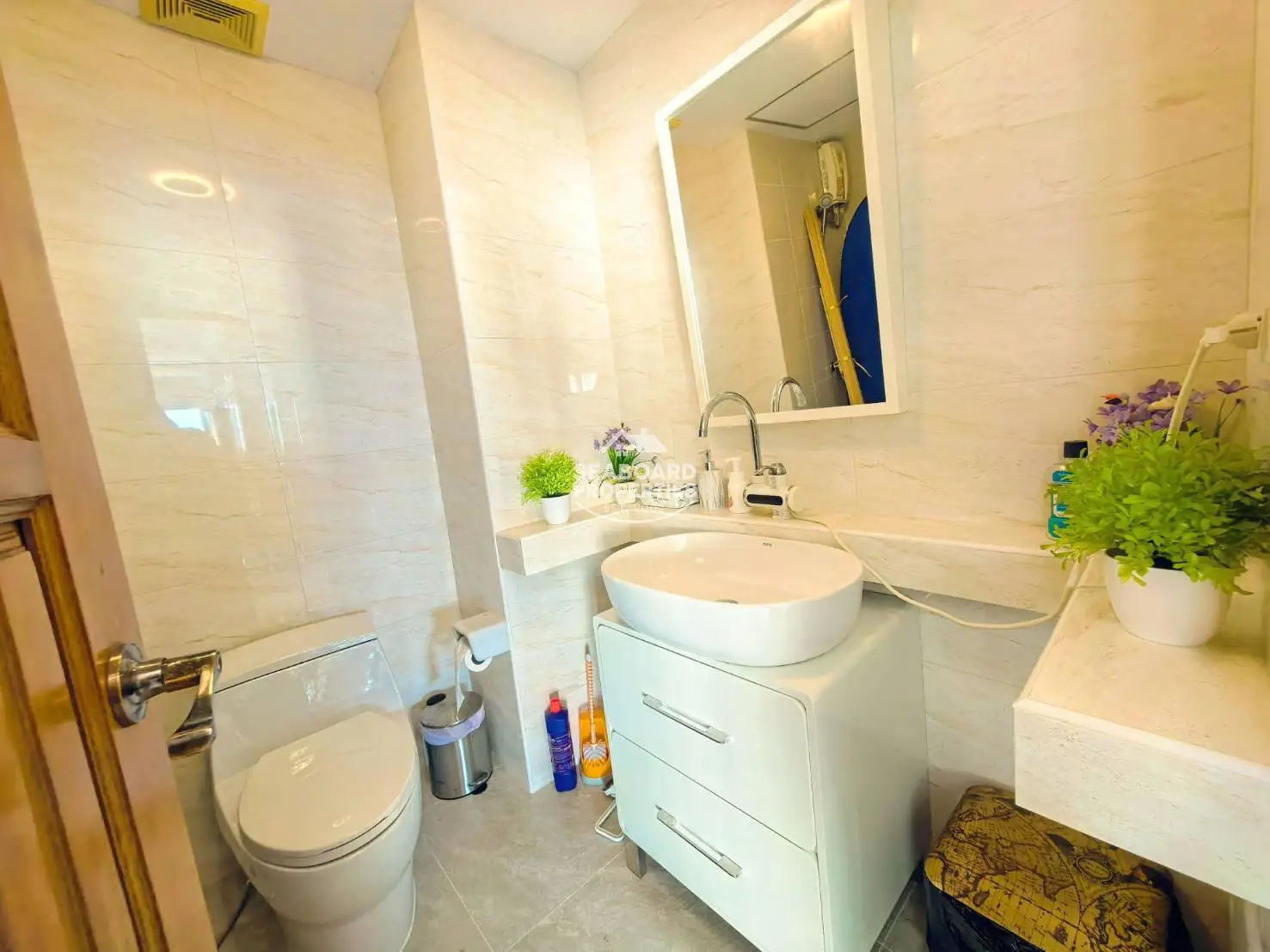 Modern Second Bathroom Guest Toilet View Talay 6