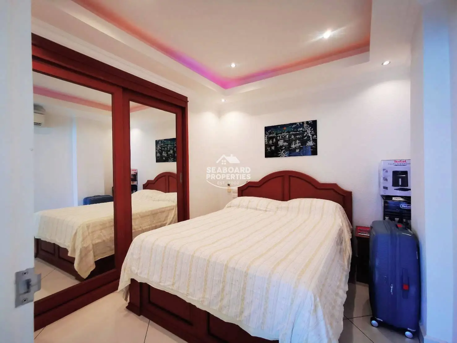 Guest Bedroom Corner Condo for Sale View Talay 6 Pattaya