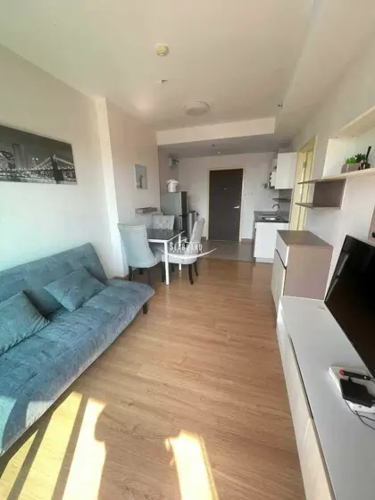 Bright & Airy Open-Concept Living with Sleek Wood-Toned Flooring