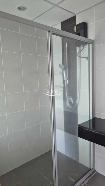 Modern Bathroom with Premium Glass Shower Enclosure