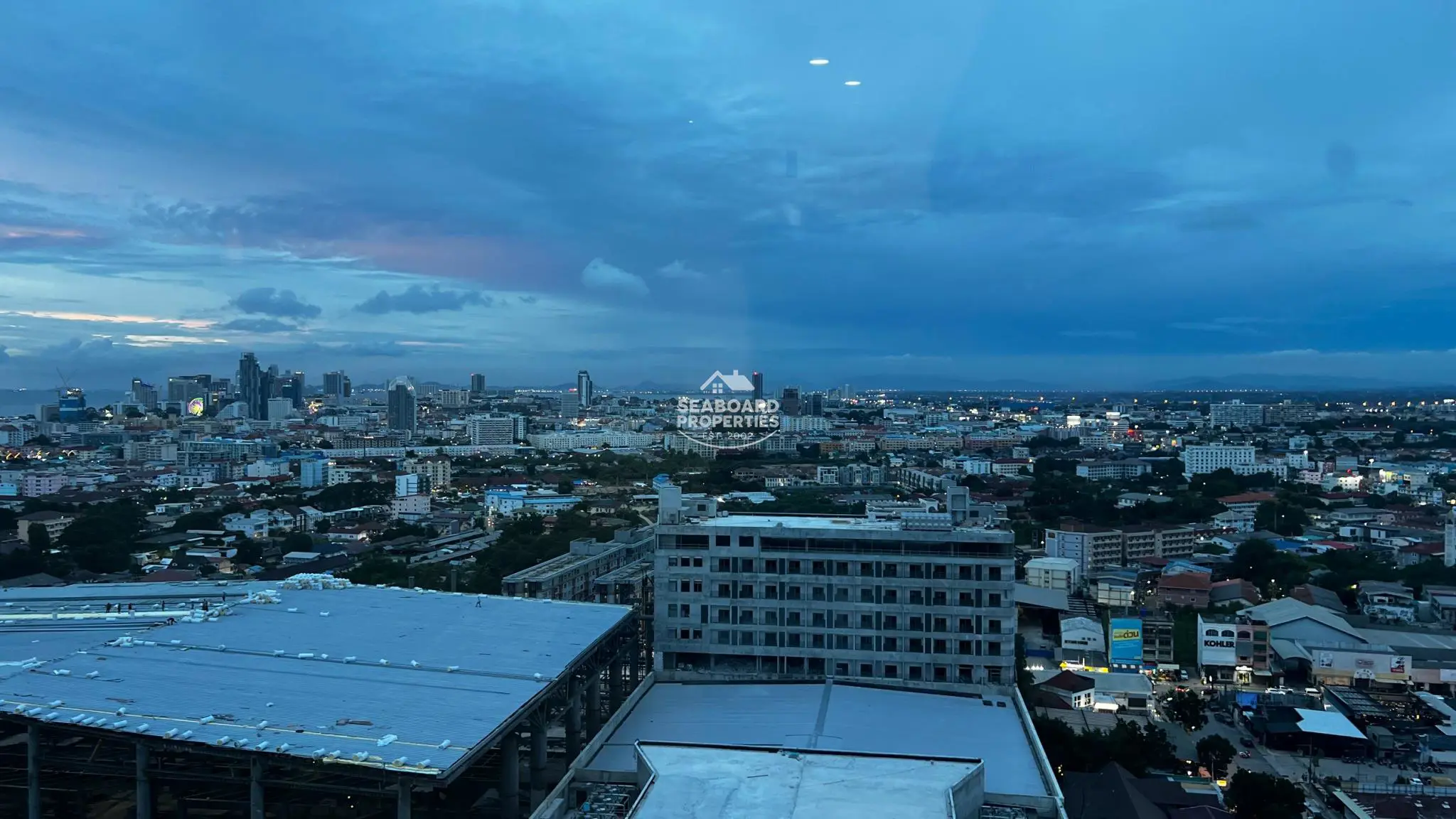 Unicca Condominium High-Floor Panoramic City Skyline View