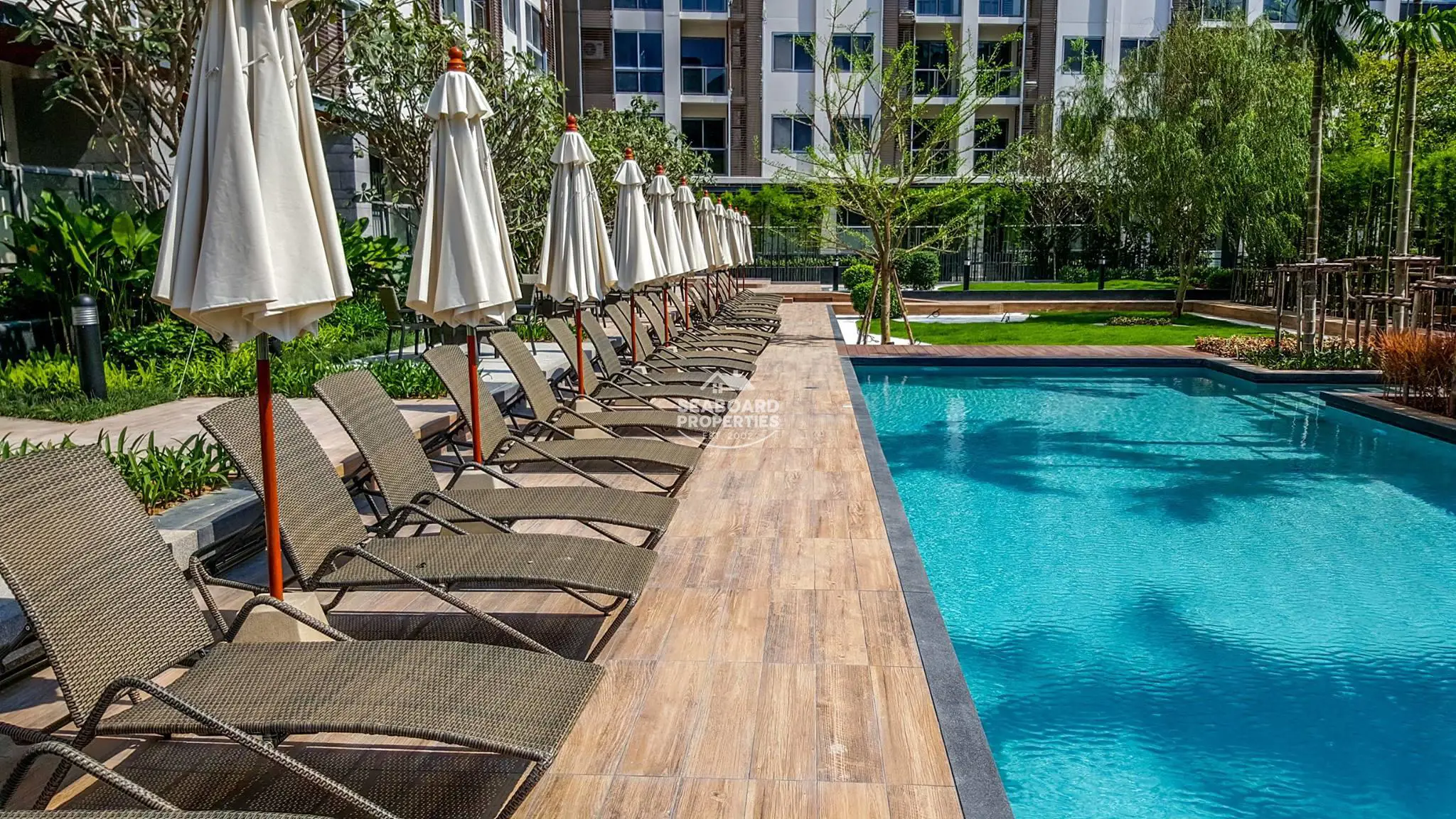 Unixx South Pattaya Large Resort-Style Swimming Pool & Deck