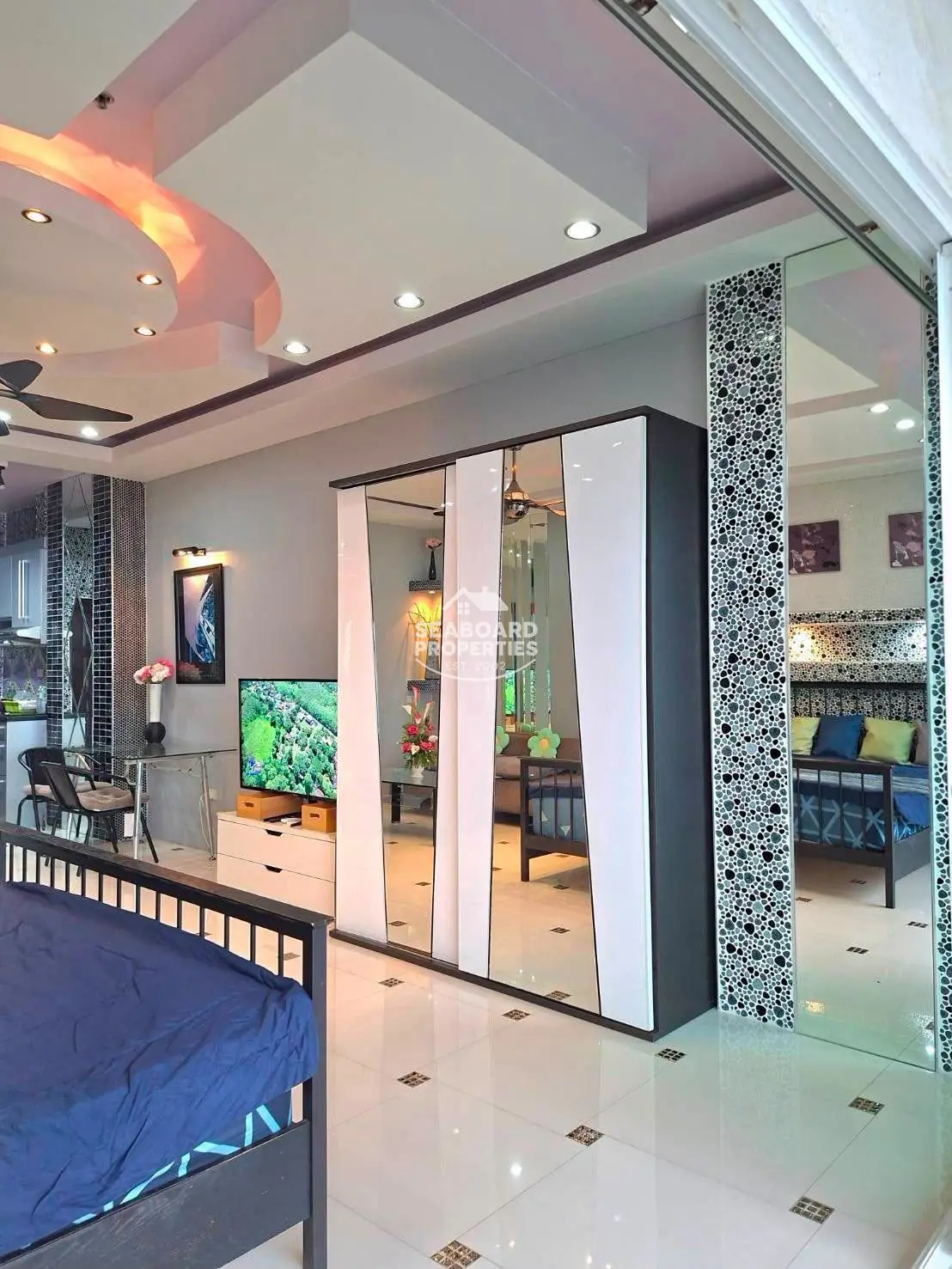 View Talay 5 Condominium Wardrobe and TV Unit | Condo for Sale (FQ)