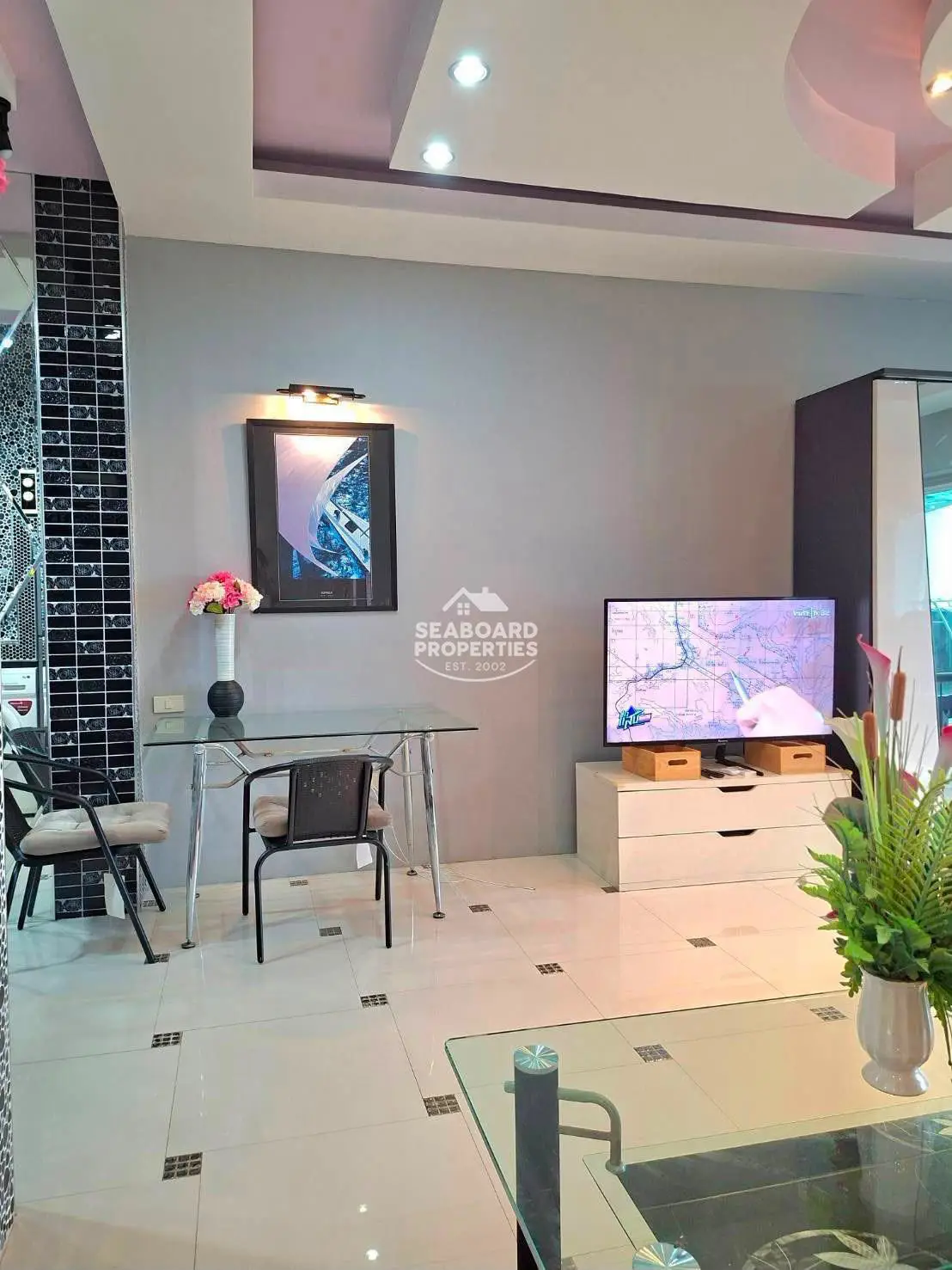 View Talay 5 Condominium Living and Work Space