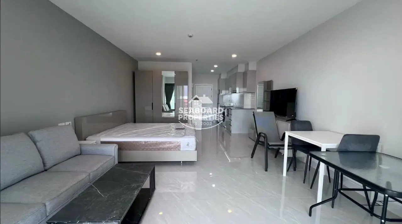 View Talay 5 D Condominium Jomtien Studio Apartment Open-Plan Living & Bedroom Layout | Beachfront Apartment Sale & Rent