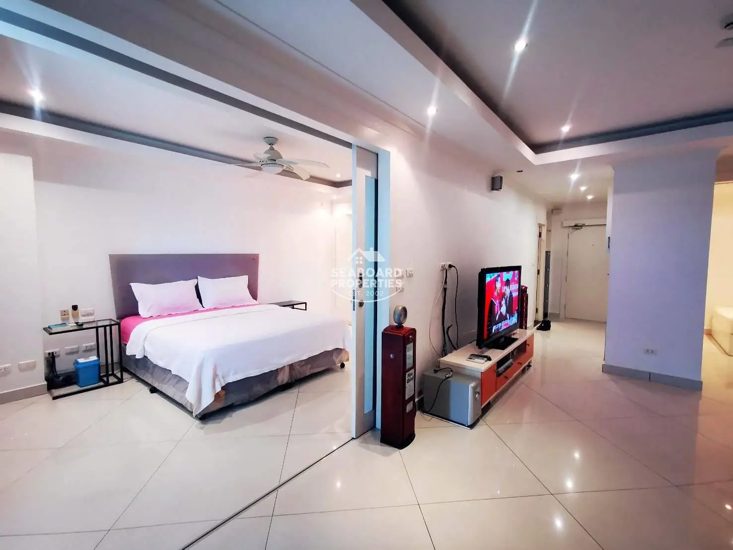 View Talay 6 Condo Modern Master Bedroom | condo6.com View Talay 6 Realtor