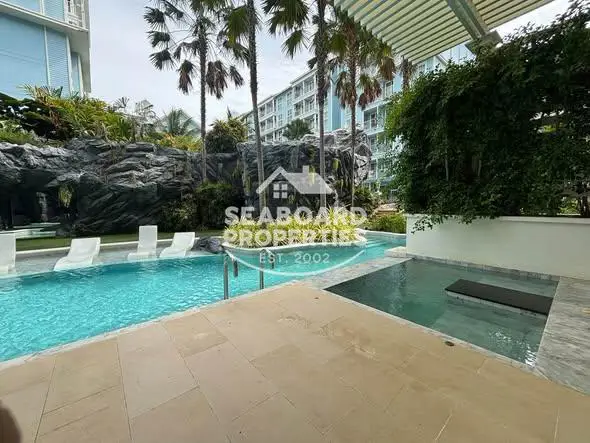 Grand Florida Beachfront Pattaya Resort Swimming Pool by Seaboard Property
