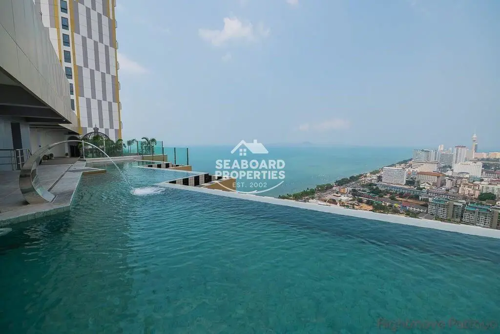Copacabana Beach Condominium beachfront swimming pool
