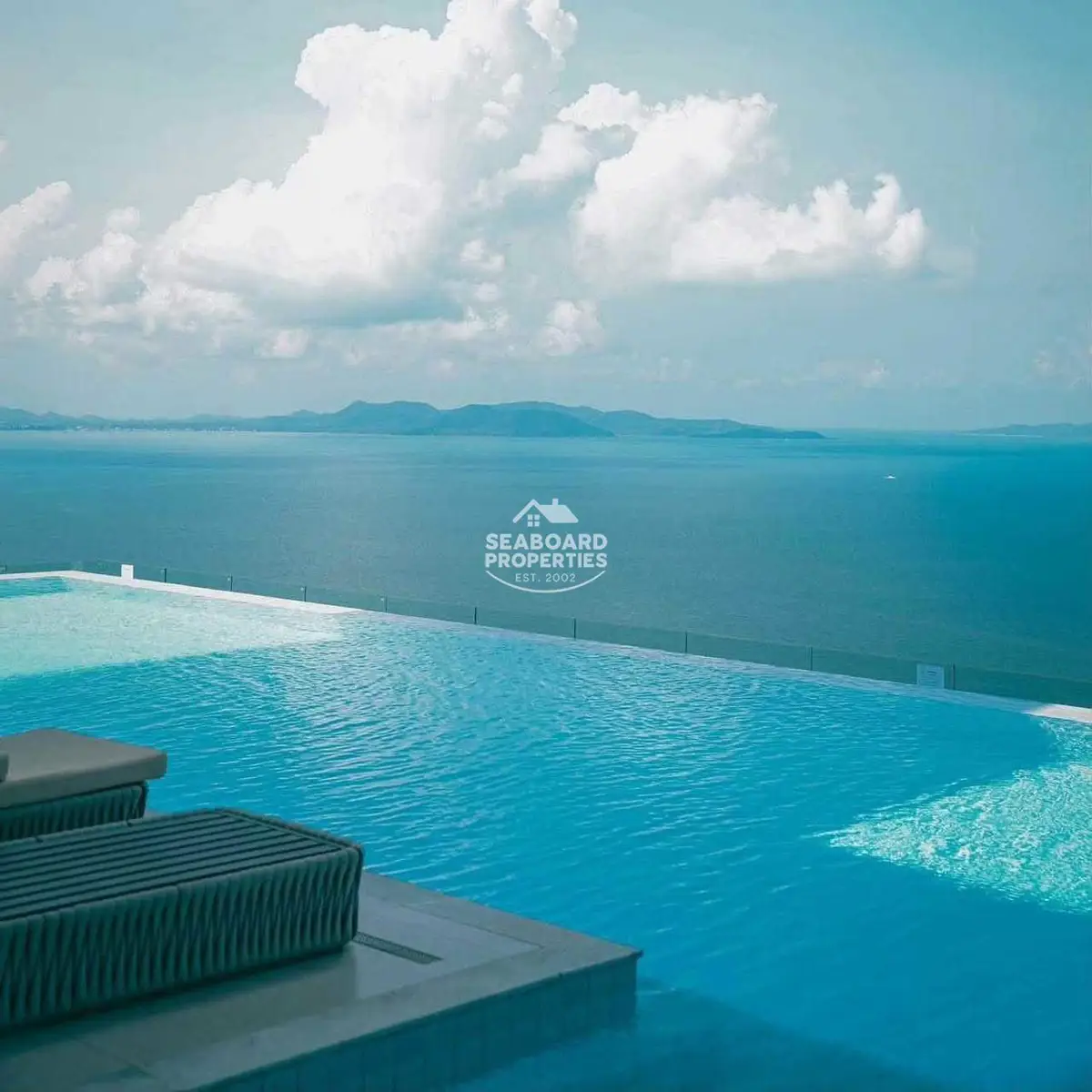 Copacabana Beach Jomtien Infinity Sky Swimming Pool