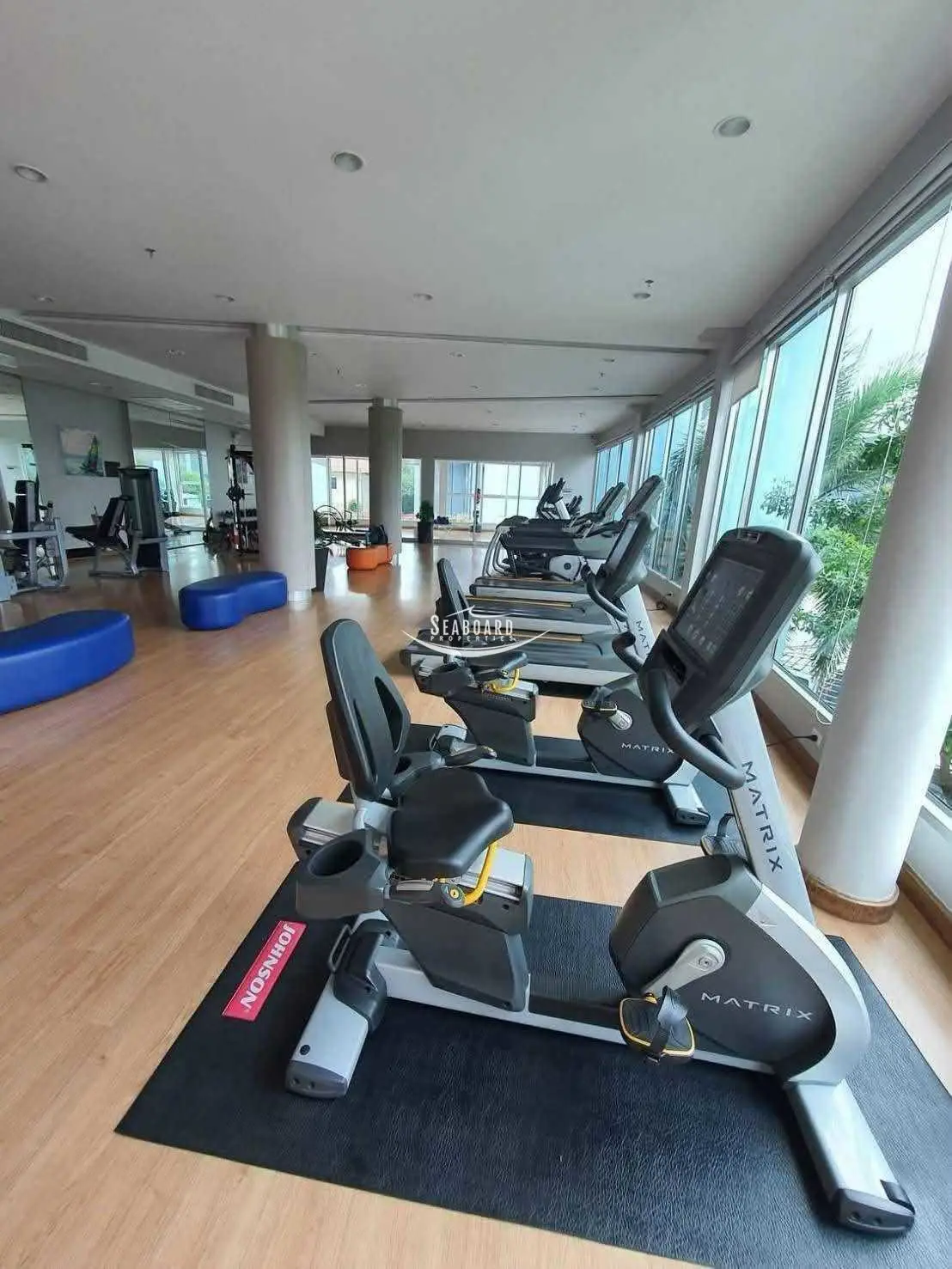 Panoramic Sky Gym & Fitness Center with Floor-to-Ceiling Views