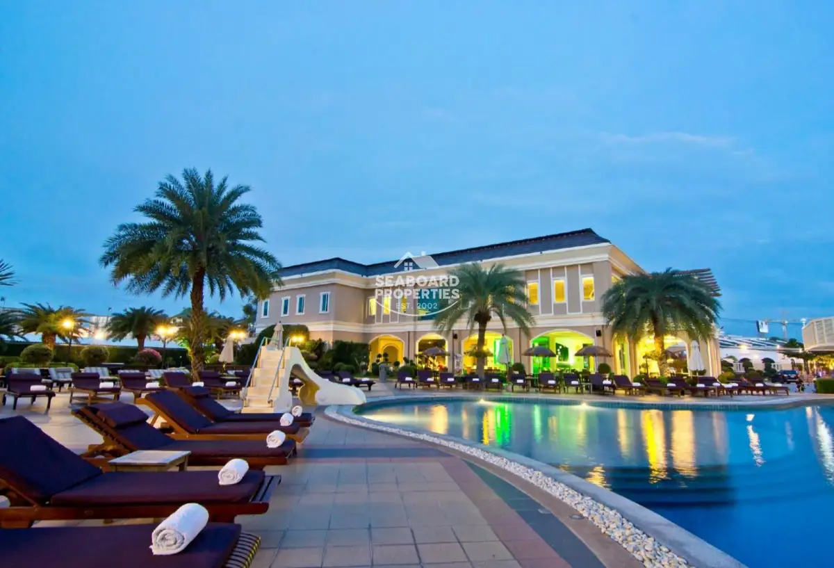 LK Legend Evening Atmosphere and Pool View