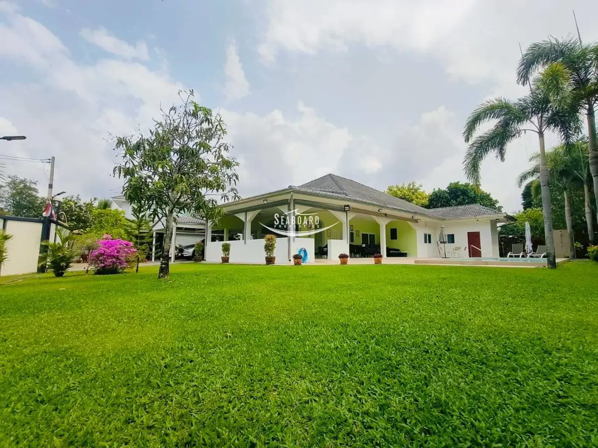 Private Garden Pool Villa for sale at Huai Yai Pattaya 