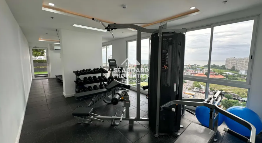 The Empire Tower State of the Art Sky Fitness Center with City Views