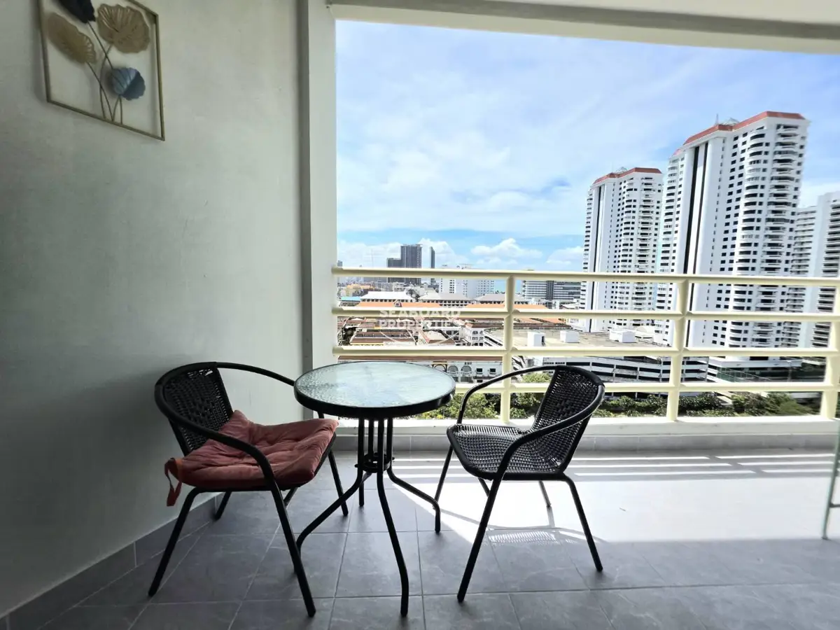 View Talay 5 Condominium Balcony Seating Area | Condo for Rent