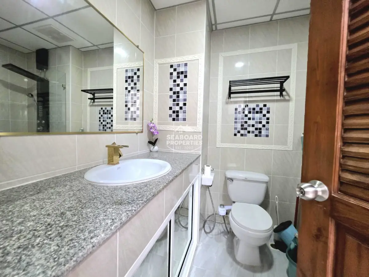 View Talay 5 Condominium Bathroom Area
