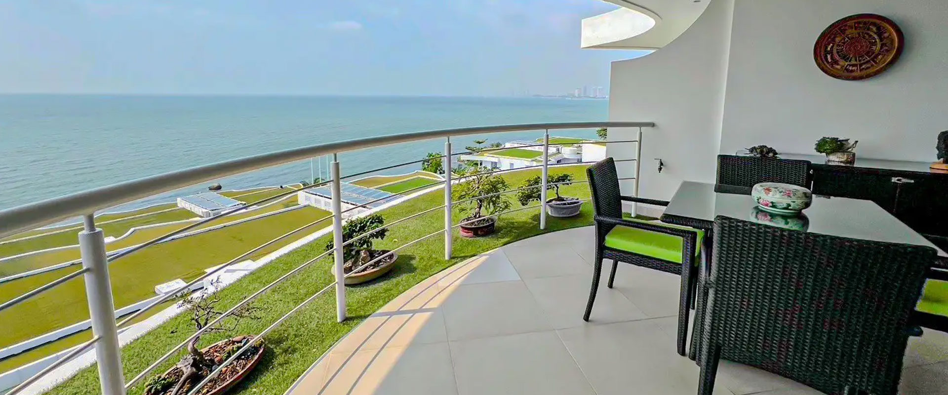 <h1>Hudson Realty</h1><p>Sell your home for the best price</p>